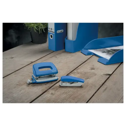 Perforateur Leitz Recycle 2 trous, 30 feuilles - bleu