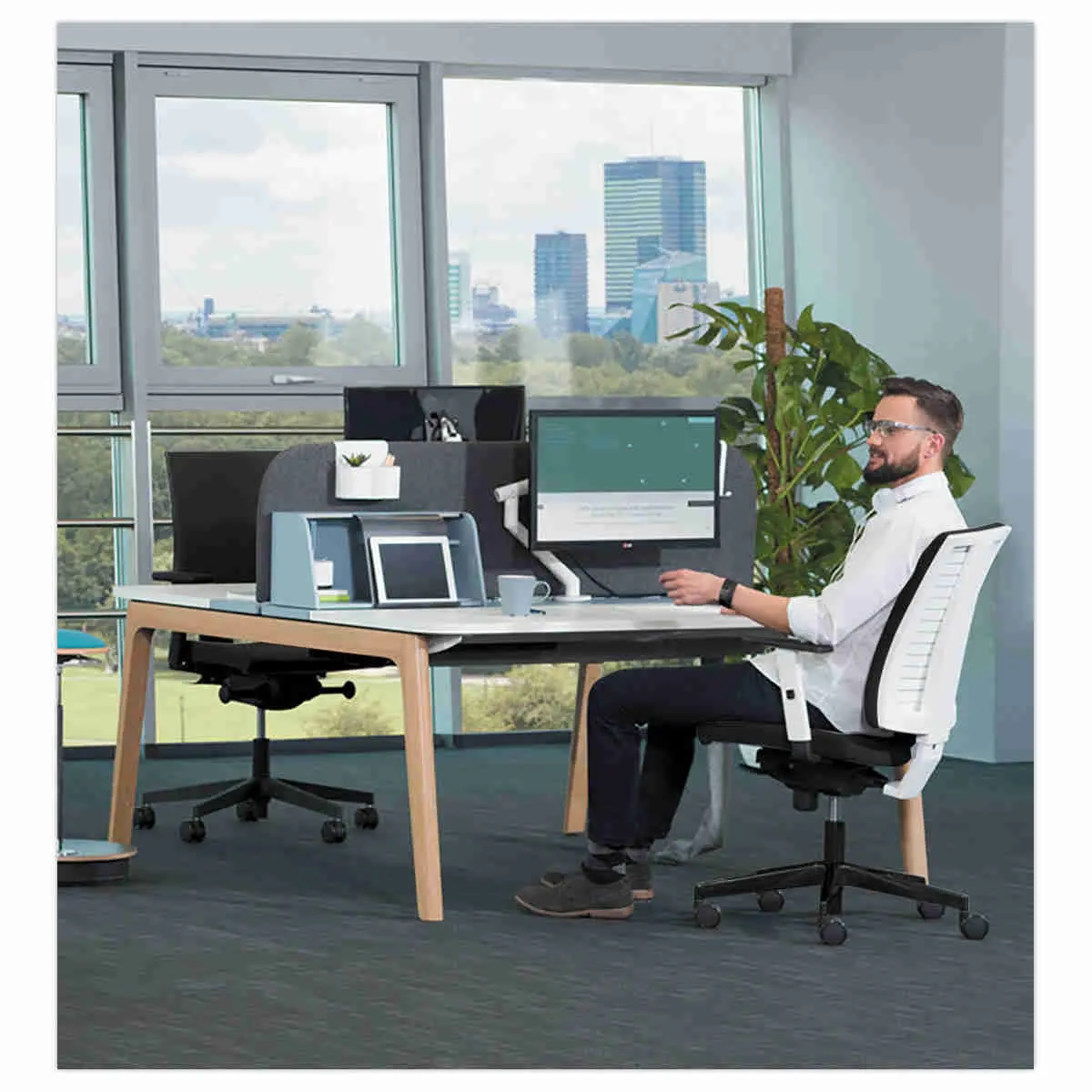 Siège NAVIGO synchrone coque blanche -tissu noir monté