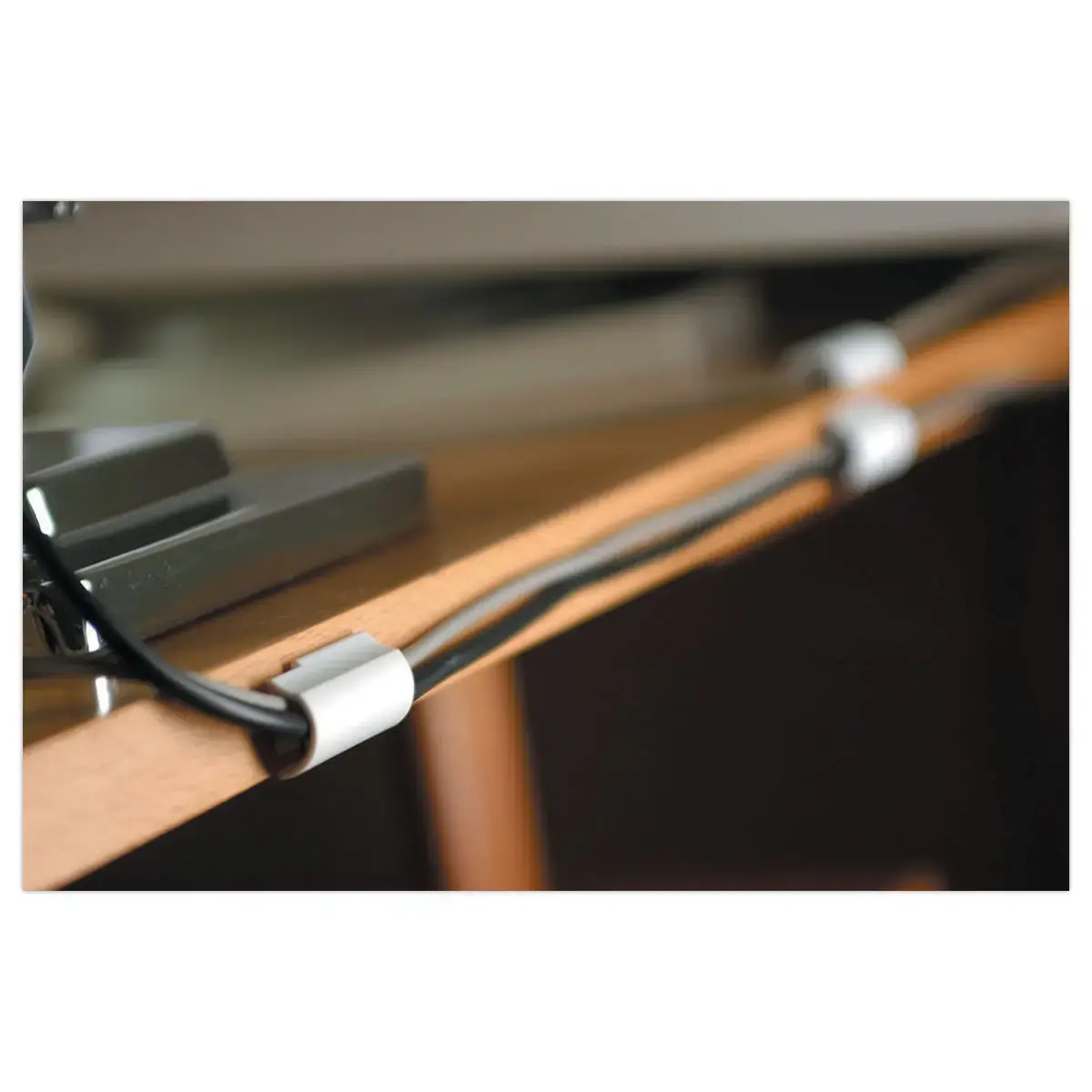 5 fixations pour câbles + 6 mini powerstrips