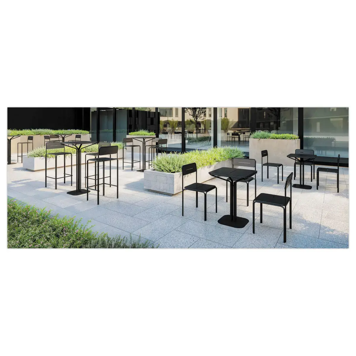2 Tabourets BISTRO hauts m&eacute;tal noirs int&eacute;rieurs et ext&eacute;rieurs mont&eacute;s 