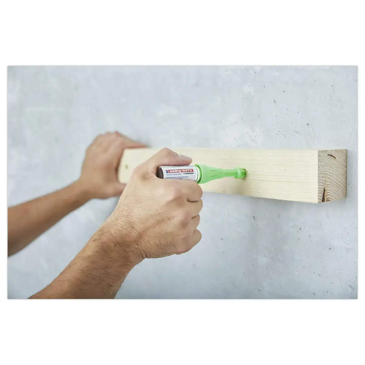 Marqueur spray edding 8870 pour trous profonds