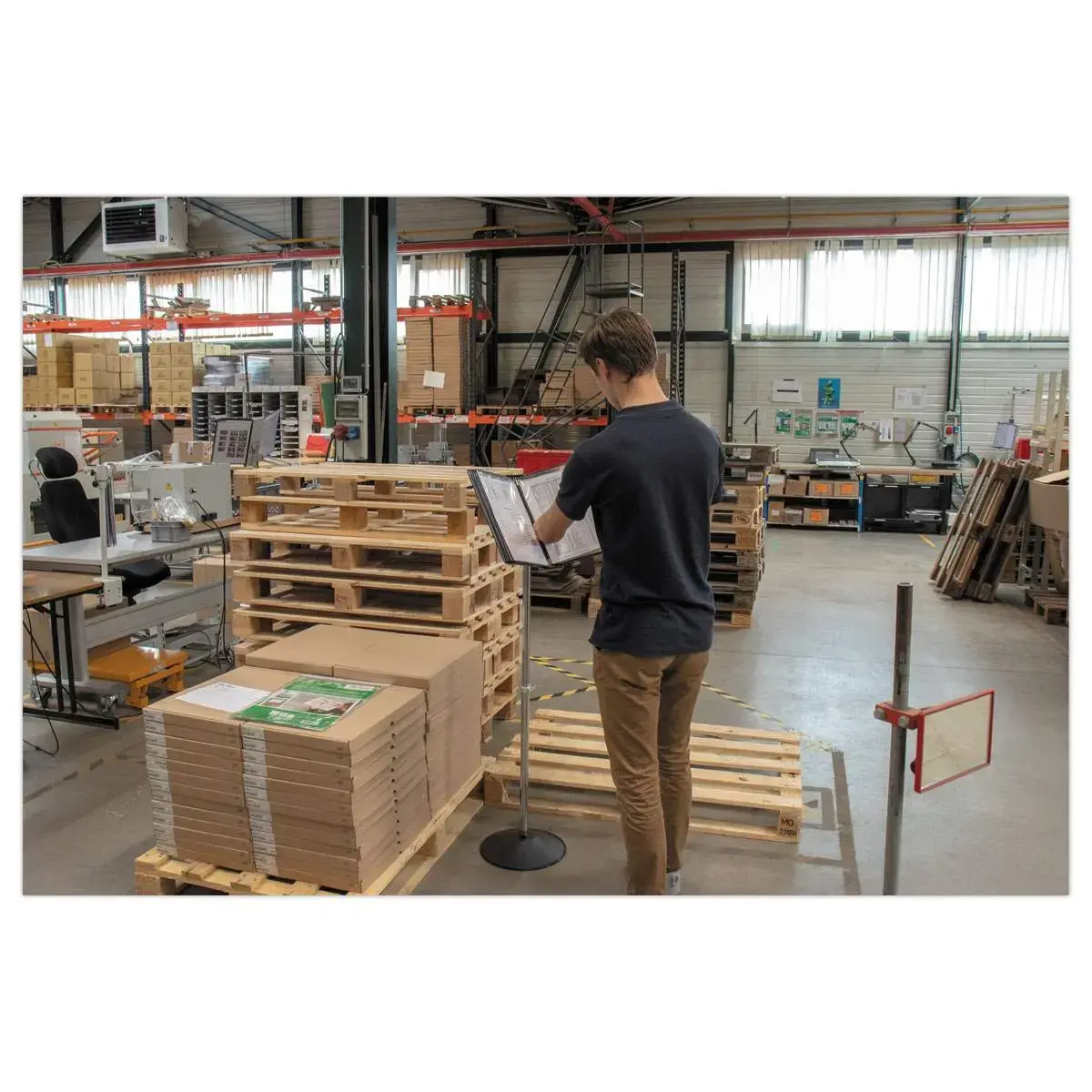 Présentoir avec support de présentation A4