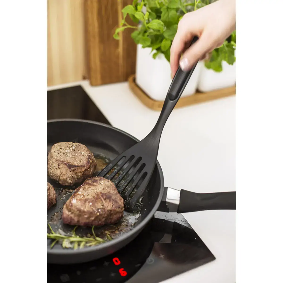 Spatule avec fentes, noir - Gastromax 