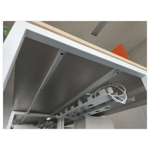 Bureaus 160 x 80 x 74 verstelbare poten tweedehands