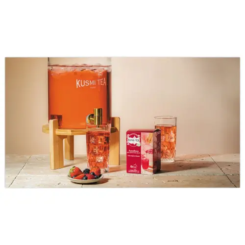 Doos met 6 grote biologische AquaRosa infusiezakjes van Kusmi Tea