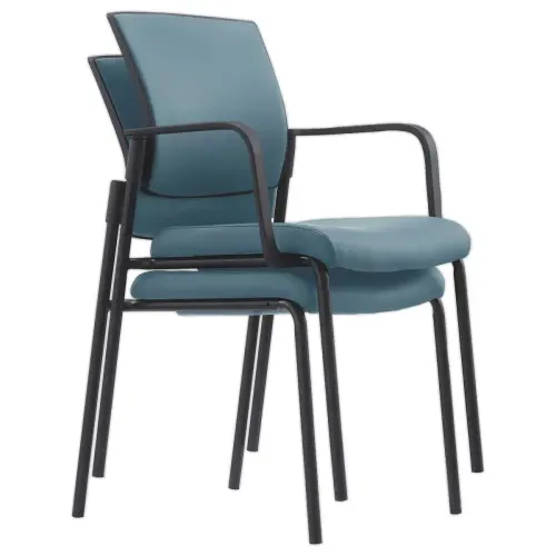 2 Synergy blauwe stoelen gemonteerd