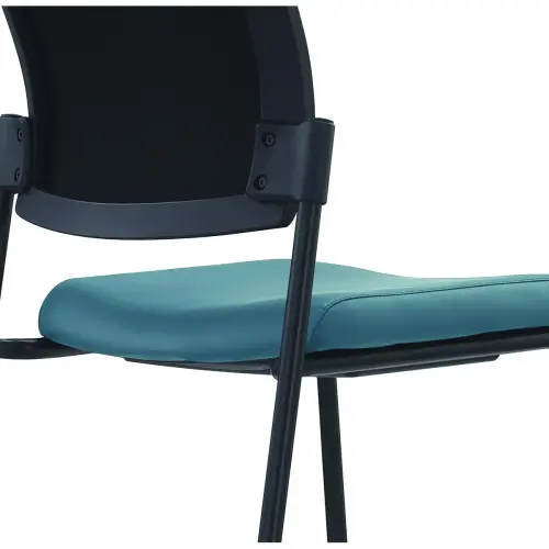2 Synergy blauwe stoelen gemonteerd