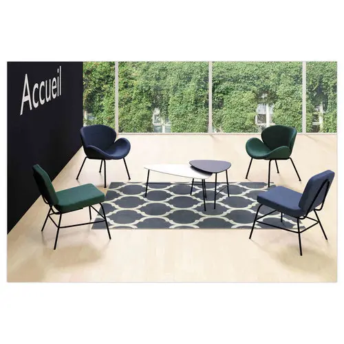 Fauteuil SMILE 4 poten zwart stof groen gemonteerd 