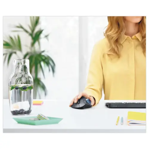 Ergonomische draadloze muis met trackball M575