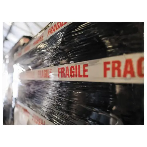 Geprinte "Fragile" tape in polypropyleen - 66 m x 50 mm 