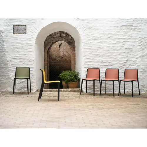 2 BIKA STOELEN BINNEN / BUITEN OKER