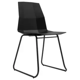 2  Cube stoelen met trapeziumvormige zwarte poten en zwarte zitting 