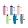 Geïsoleerde gekleurde mok met handvat 1,2L in assorti kleuren