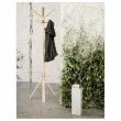 Kledingrek café van licht hout