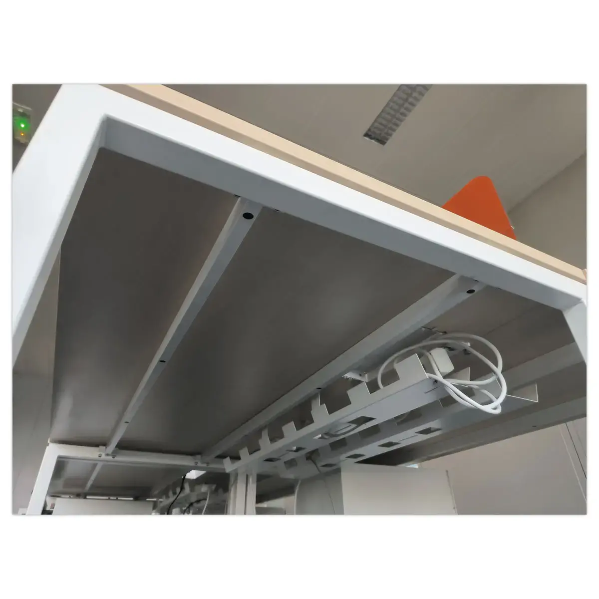 Bureaus 160 x 80 x 74 verstelbare poten tweedehands