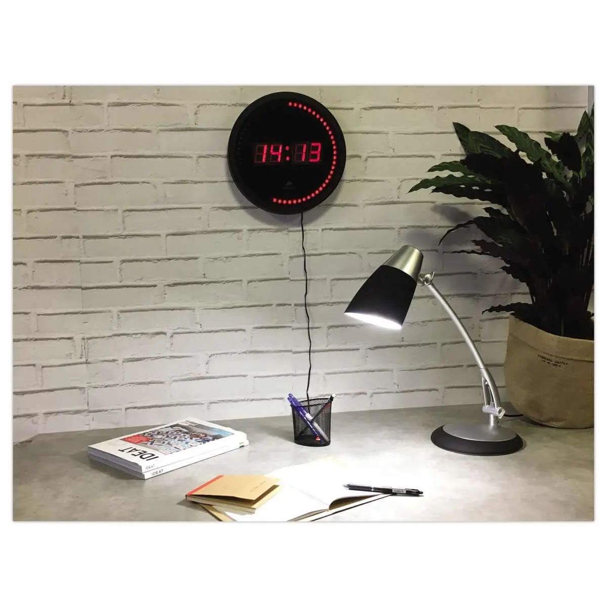 LED wandklok met secondenwijzer