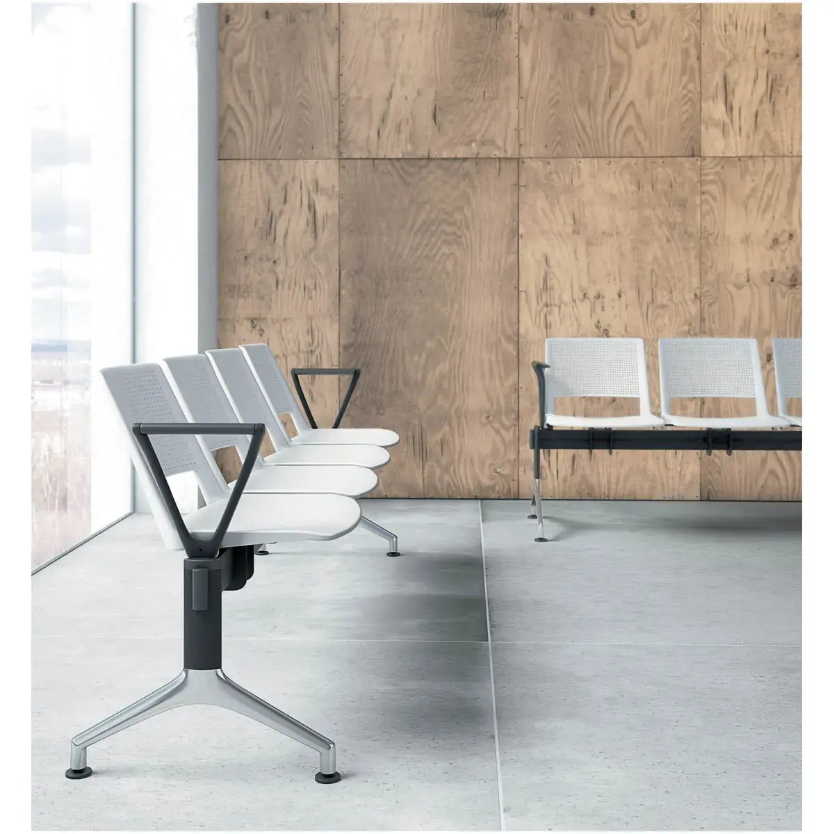 Balk 2 plaatsen witte stoelen TOM zwarte structuur aluminium poten zonder accessoires. 