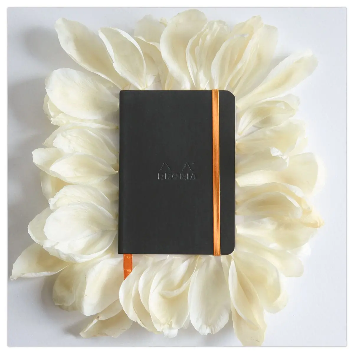 Rhodiarama A6 gelijnd softcover notitieboek 140 pagina's, zwarte zachte kaft