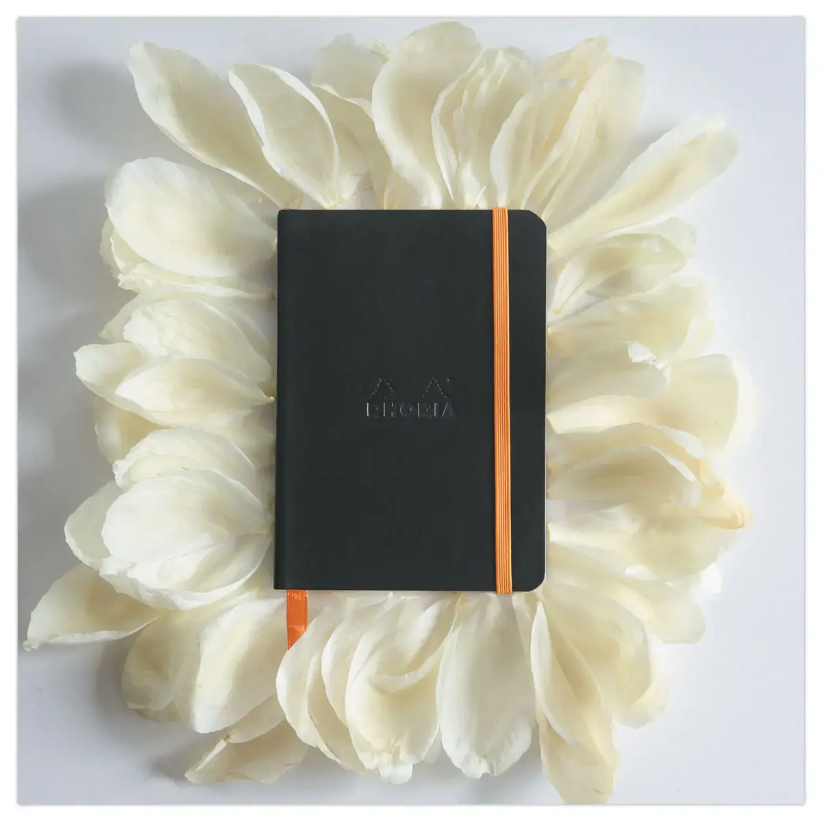 Rhodiarama A6 gelijnd softcover notitieboek 140 pagina's, zwarte zachte kaft