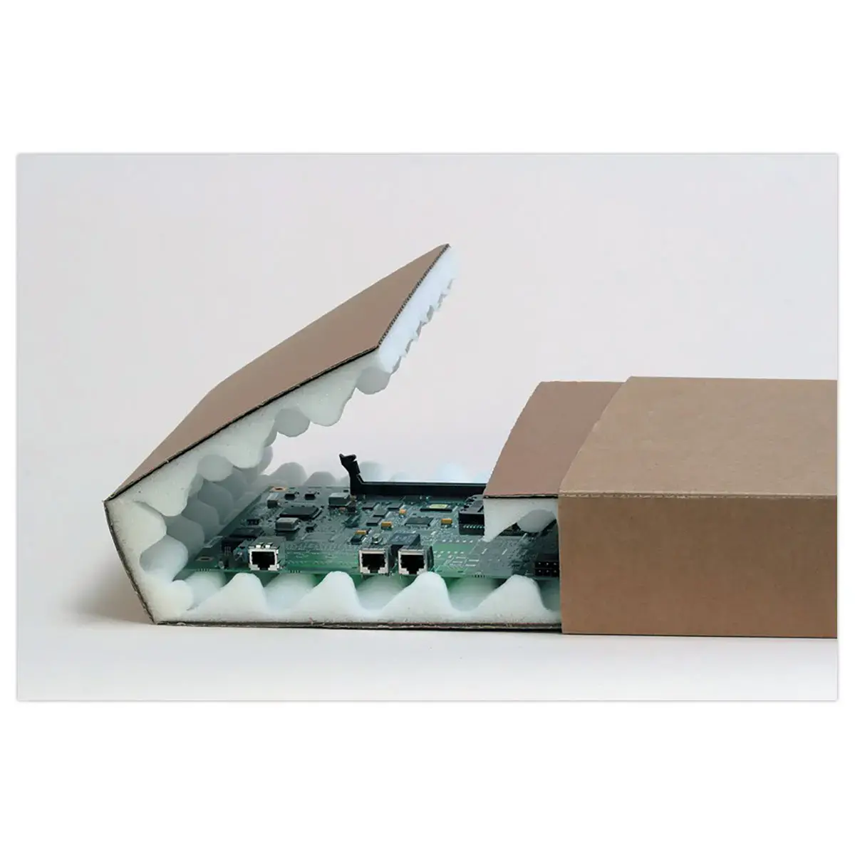 50 Doos met schuimverpakking dikte 25 mm Afm: L12,5 x B10,5 x H5 cm