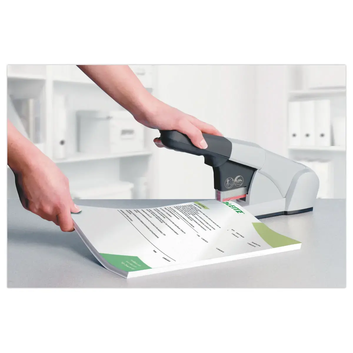 Krachtige nietmachine - 80 vellen - Zilver - LEITZ 