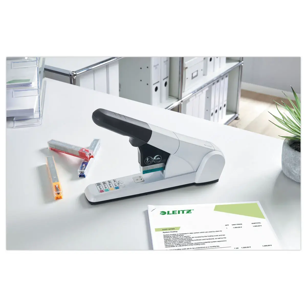Krachtige nietmachine - 80 vellen - Zilver - LEITZ 