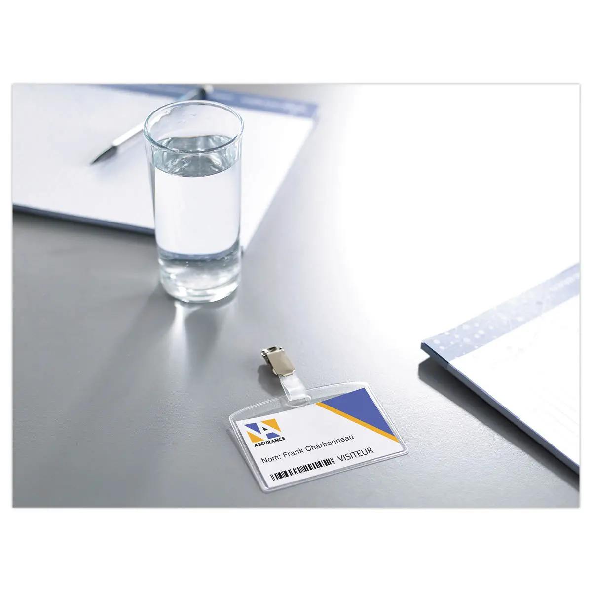 25  Metalen clipbadgehouder 9 x 6 cm 