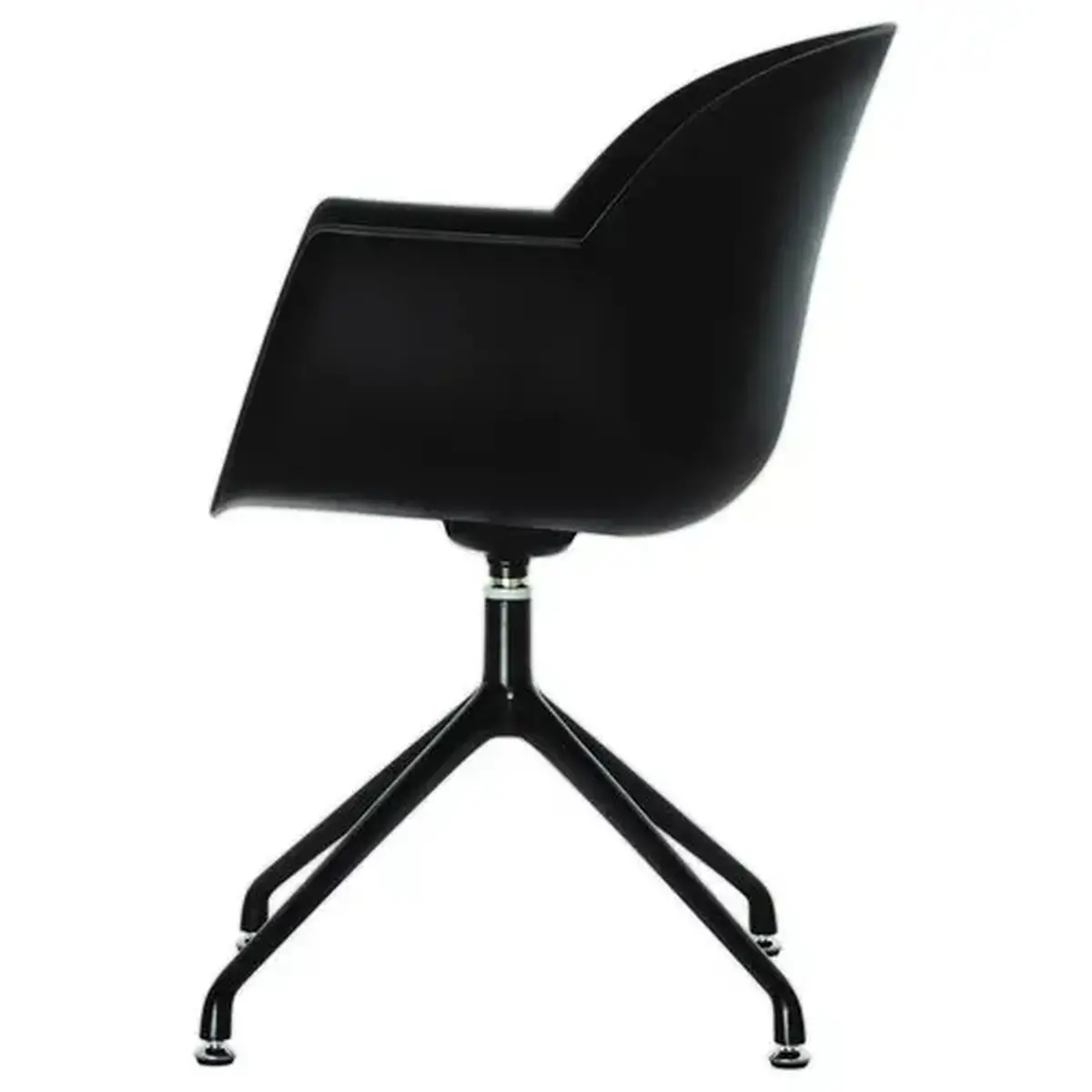 2 Draaistoelen MOON, 4 zwarte poten, zwarte zitting gemonteerd
