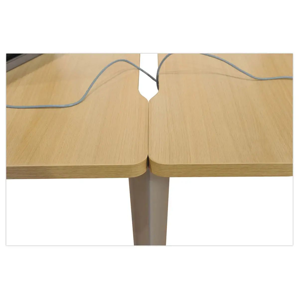 Bureau BORDEAUX 140 x 80 licht eiken - aluminium poten gemonteerd