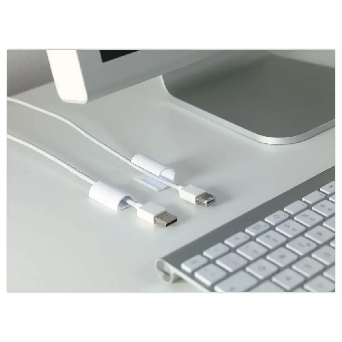 5 bevestigingen voor kabels + 6 mini powerstrips 