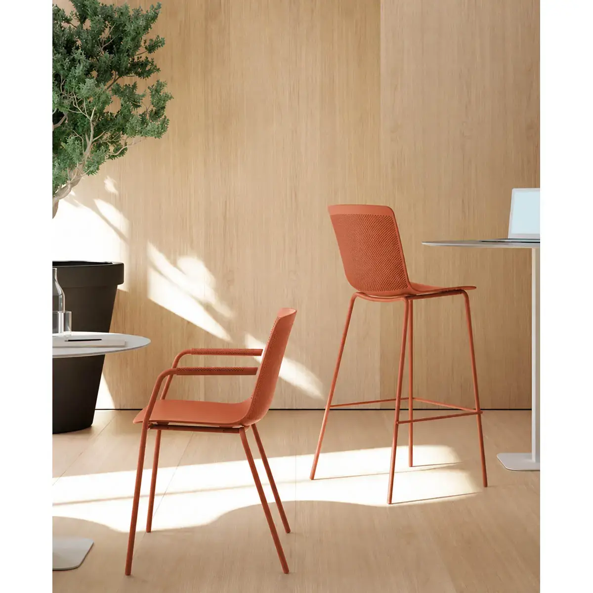 2 STOELEN 4 POTEN ACOT POLYPROPEEN TERRACOTTA