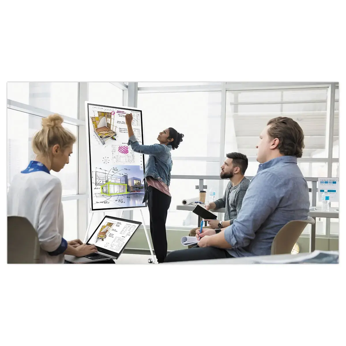 Flip 55" Samsung-scherm + Neomounts wieltjessteun