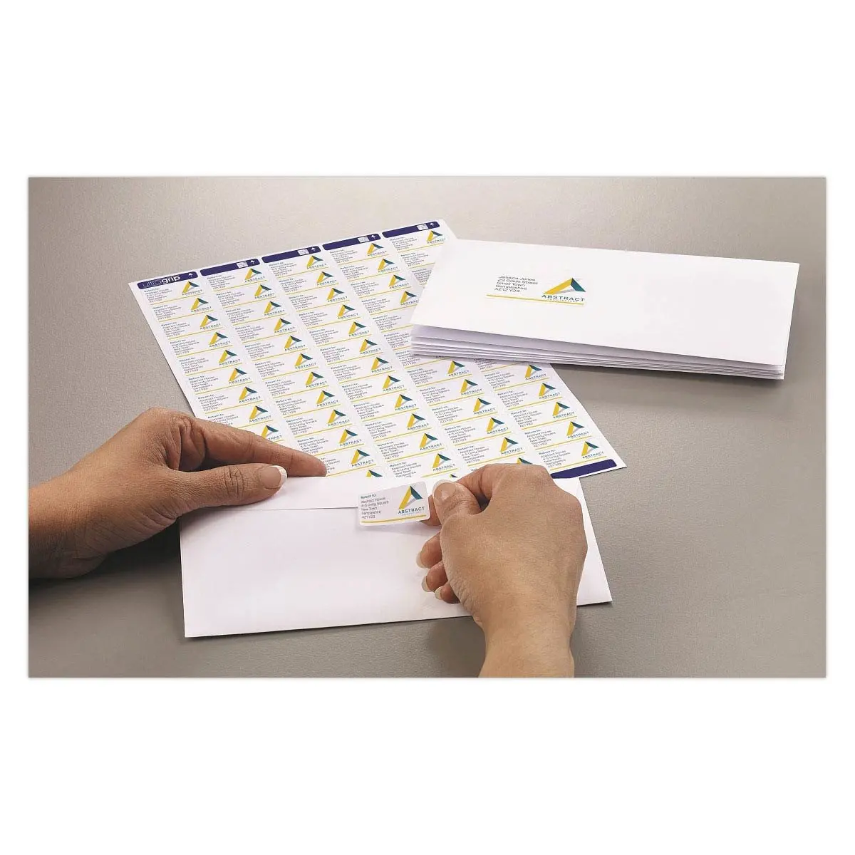 Vellen van 6 ondoorzichtige adresetiketten voor AVERY laserprinters 99,1x93,1mm